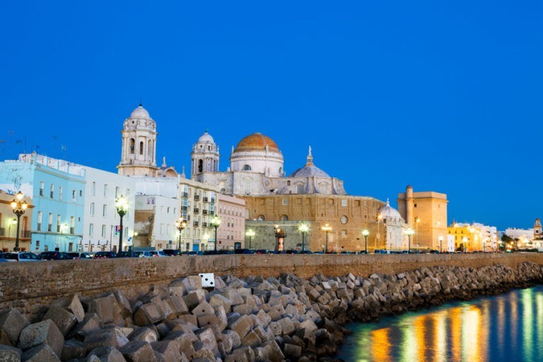Consejos para comprar una farmacia en Cádiz