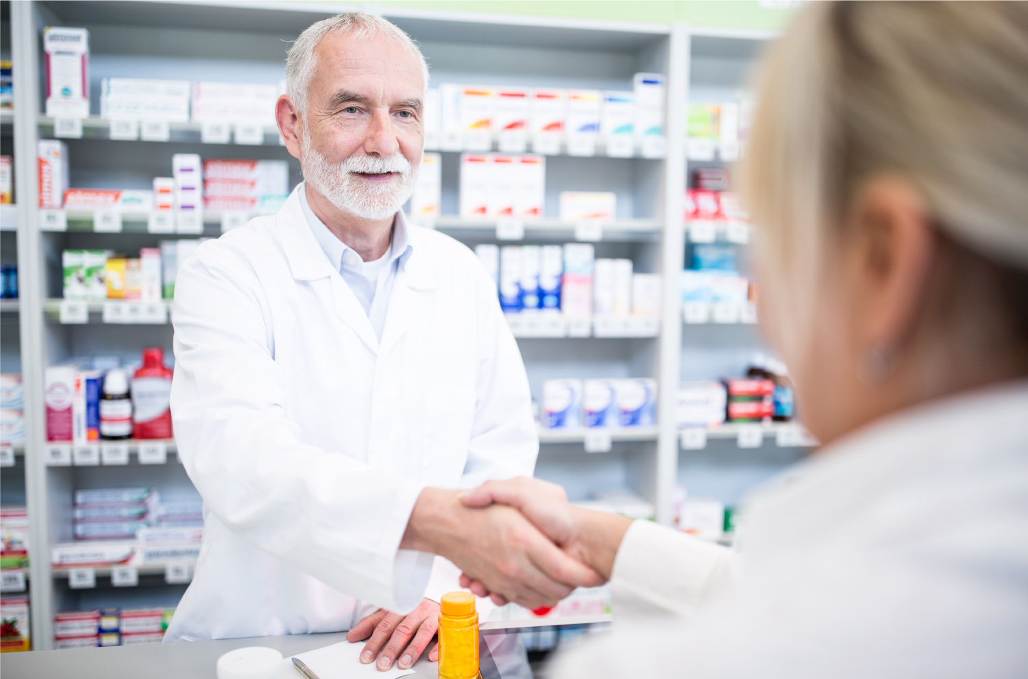 Comprar farmàcia estabilitat home major farmacèutic